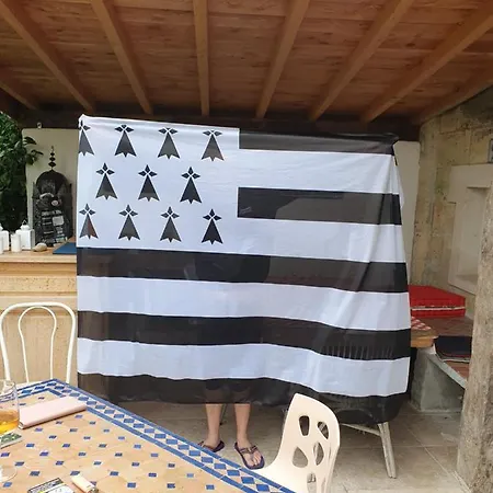 299 Bigaroux Guest house